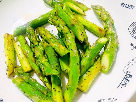 アスパラのバター醤油と黒コショウ焼き